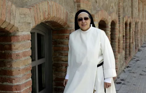 Monja pide perdón tras negar virginidad de María