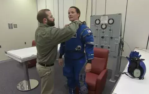 Así son los nuevos trajes de la NASA