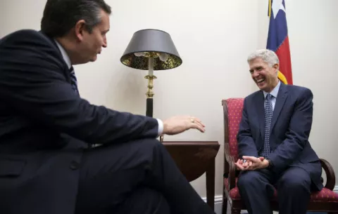 Pence: Neil Gorsuch estará en la Corte Suprema "de una forma u otra" 