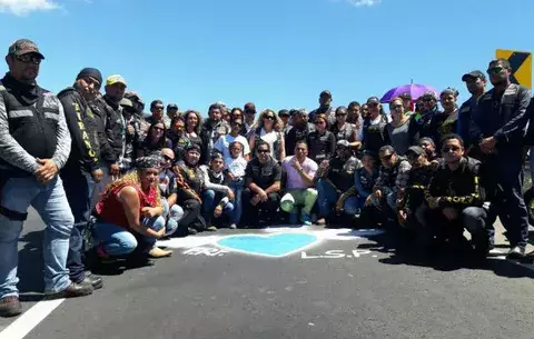 Pintan corazón azul en recordación a motociclista fallecido en Chiriquí