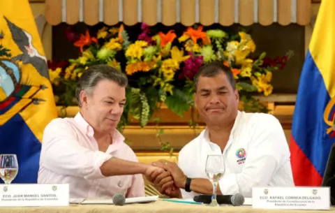 Correa y Santos discuten sobre violencia y narco en frontera 
