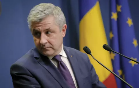 Dimite el ministro de Justicia rumano por decreto de amnistía para corruptos