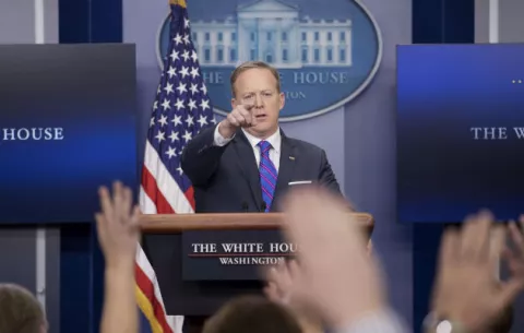 Trump pidió dimitir a Flynn porque perdió la confianza en él, según portavoz