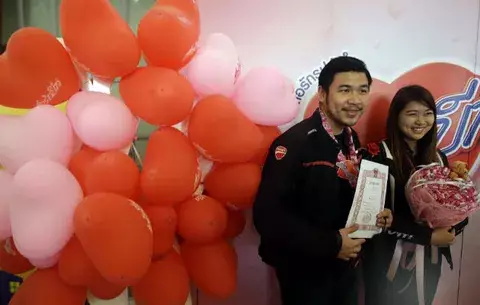 Tailandia reparte vitaminas prenatales por San Valentín 