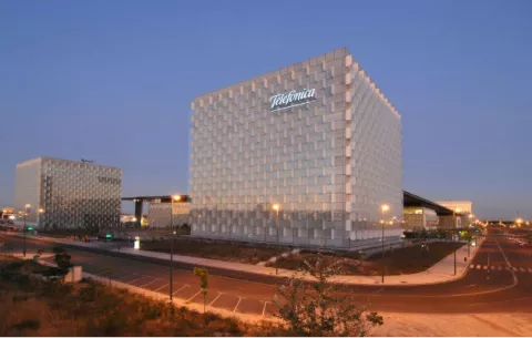 Telefónica recortó 12,6% los ingresos en A. Latina por impacto de divisas