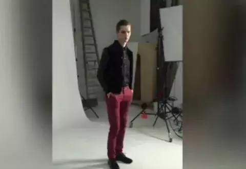 No pierde el tiempo, este modelo hace 25 poses en medio minuto