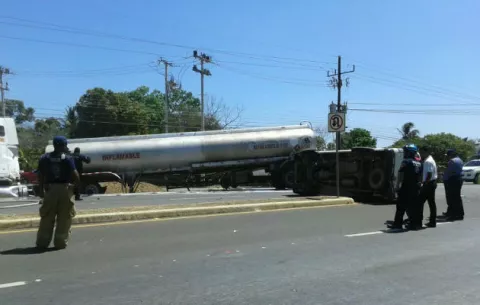 Seis heridos deja colisión entre articulado y un busito en Parita