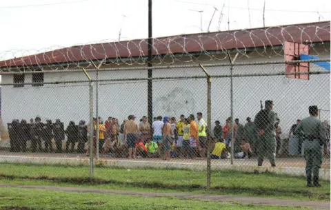 Trasladan a veinticinco detenidos de la cárcel de David 