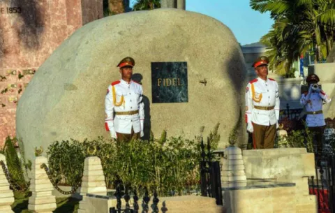 Unas 150 mil personas han visitado la tumba de Fidel Castro 
