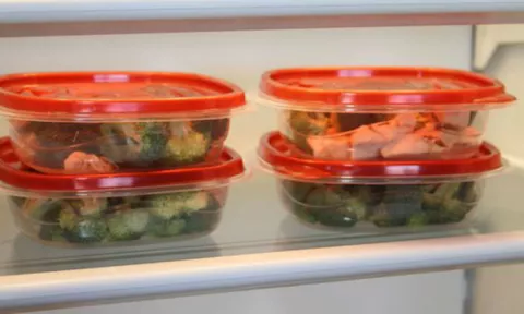 Seis alimentos que no hay que guardar en envases plásticos