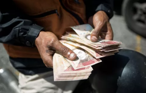 Venezuela completa recepción de nuevos billetes con dos meses de retraso