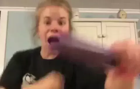 Hizo palomitas de maíz con una plancha de cabello 
