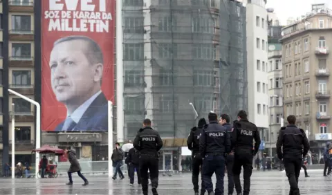 Turquía arremete contra dos países