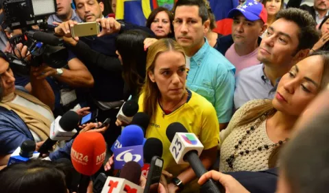 Tintori pide acabar con 'dictadura' ecuatoriana