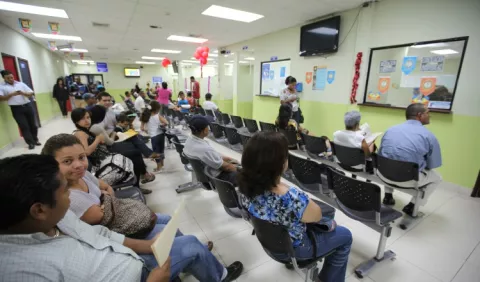 Más de 3,000 contratos menos al inicio de 2017 