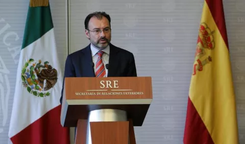 México pide "examen de conciencia" sobre  el muro