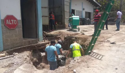 Falta de  agua obliga a  suspensión de clases