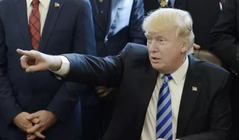 Republicanos retiran plan de salud de Trump; mantendrán el anterior