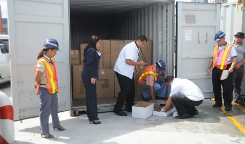 La baja en la recaudación aduanera enciende alertas 