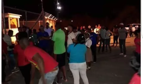 Protestan por demoras para viajar por 'ferry'