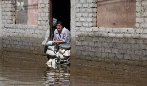 Casi cien fallecidos por inundaciones en Perú