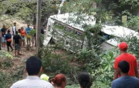 Coordinan traslado de dos de las víctimas de accidente en Antón