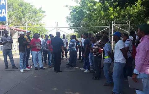 Colonenses protestan porque quieren trabajo 