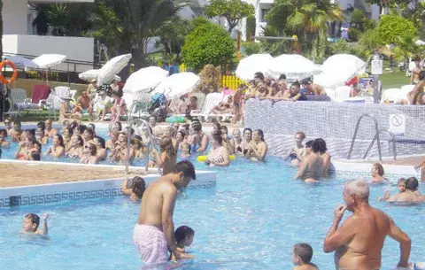 ¿Cuánta orina hay en una piscina?