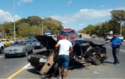 Hombre en estado delicado tras aparatoso accidente en Las Lomas
