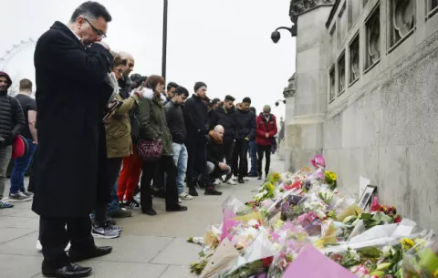 La Policía indaga el entorno del atacante de Londres
