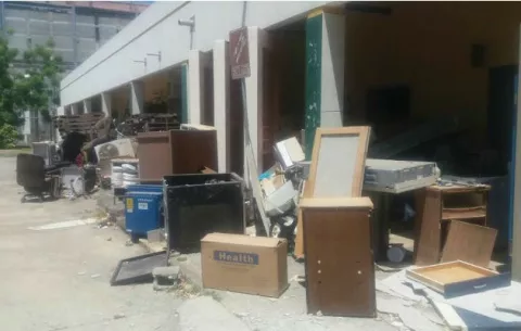 Denuncian acumulación de basura detrás de hospital en Los Santos