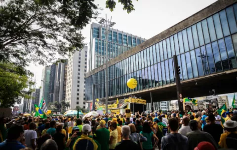 Brasileños vuelven a las calles para pedir renovación política