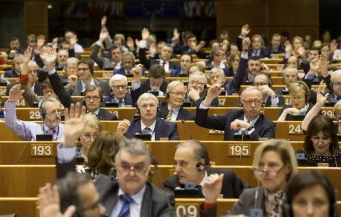Parlamento Europeo pide reintroducir visados a EE.UU., por falta de reciprocidad