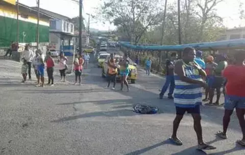 Cierran vía Transístmica por falta de agua en Buena Vista de Colón