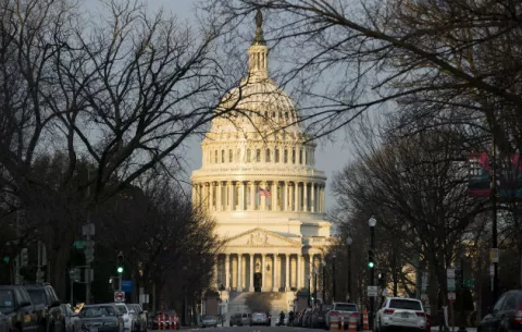  Ley de salud de Trump supera primer obstáculo en el Congreso