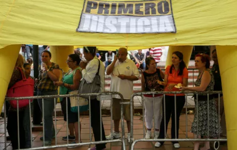 Partido de Capriles moviliza a sus militantes para relegitimarse en Venezuela