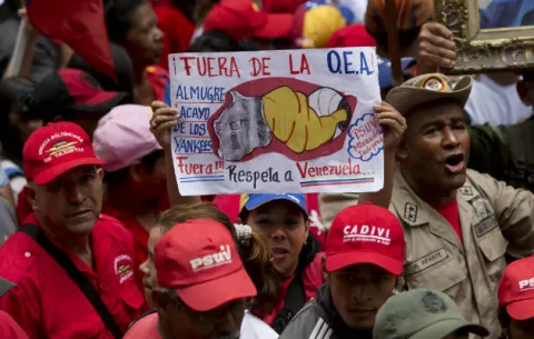 Oficialismo marcha en Caracas contra la OEA 