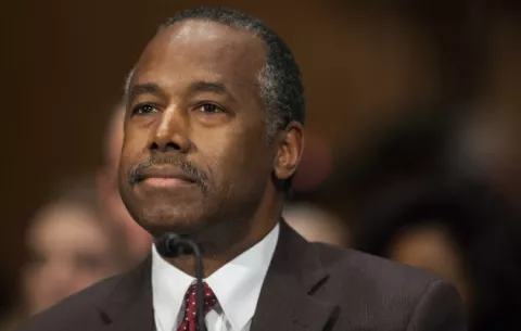El Senado de EE.UU. confirma a Ben Carson como secretario de Vivienda