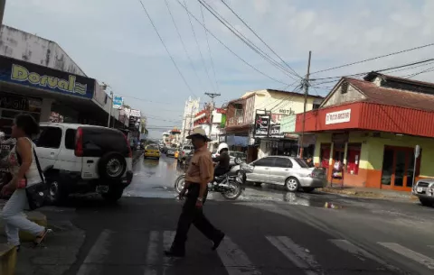 Colapsa sistema de aguas negras en ciudad de David