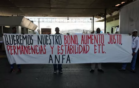 Funcionarios aduaneros realizan protesta en la ciudad de Colón