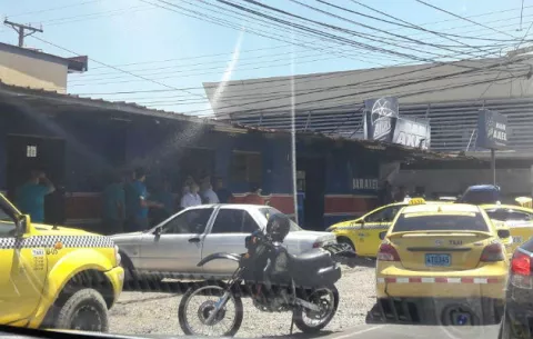 Capturan a cuatro sujetos que privaron de su libertad y golpearon a taxista 