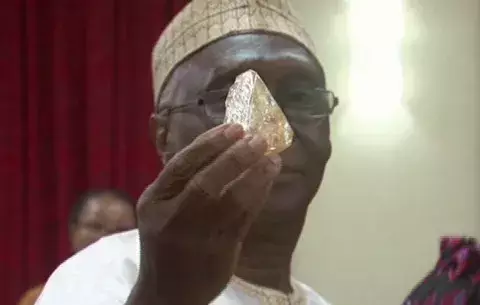 Un pastor halla diamante gigantesco en Sierra Leona