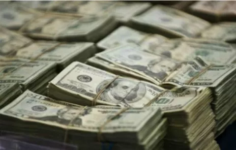 Hombre devuelve un millón de dólares que apareció en su cuenta en Costa Rica