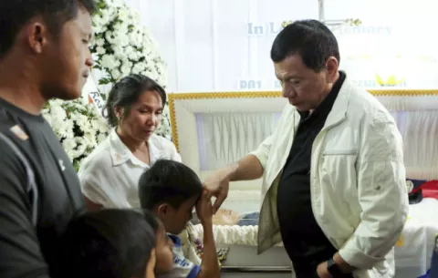 Duterte amenaza con declarar ley marcial en Mindanao por terrorismo