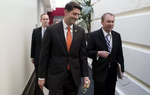 Republicanos posponen voto a plan sanitario de Trump ante falta de apoyo