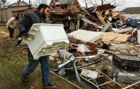 Tormentas y tornados dejan al menos tres muertos en Estados Unidos