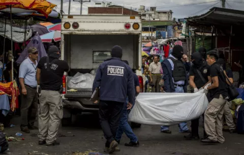Unos 30 muertos en un solo día en El Salvador, más de la mitad pandilleros