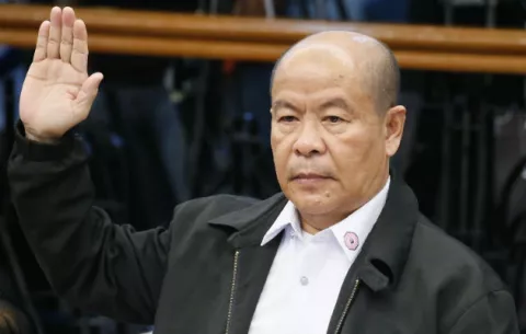 Expolicía asegura haber matado a 200 personas por orden de Duterte