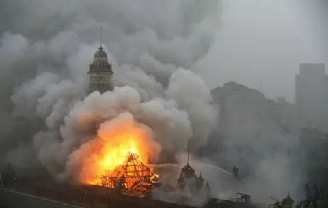Incendio destruye decenas de casas en segunda mayor favela de Sao Paulo