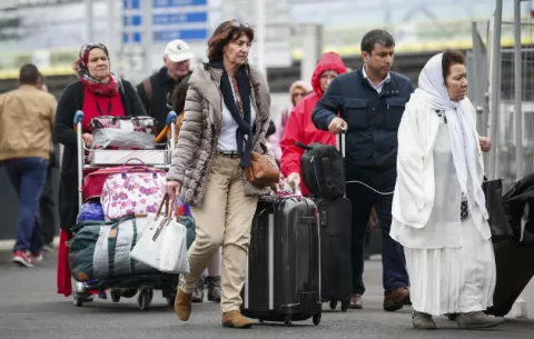 Un centenar de vuelos anulados en Orly después de que un hombre fuera abatido